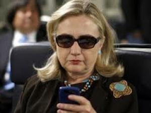 Hillary Clinton deja su cargo sin aclarar su futuro
