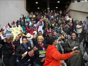 Casi cien jefes de Estado asisten en Sudáfrica al oficio religioso de Mandela