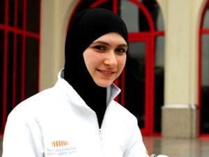 Zahra Lari, primera patinadora con hiyab se prepara para los JO de invierno