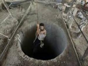 El cierre de la frontera egipcia retiene a dos activistas españoles en Gaza
