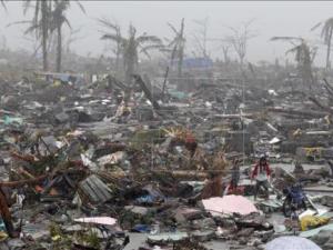 Destrucción total y completa desesperación en la ciudad filipina de Tacloban