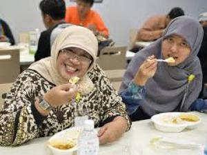 Universidades japonesas ofrecen comida Halal