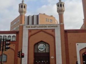 Mezquita londinense ofrece ayuda a los necesitados de todos los credos