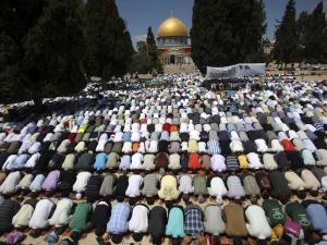World’s Muslims mark beginning of Ramadan