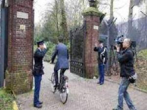 دراجة رئيس حكومة هولندا.. درس في الترشيد دعا إليه الإسلام